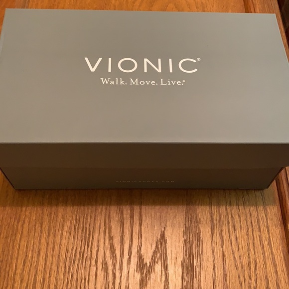 LIKE NEW In Box Vionic Pewter Robyn Style Flats - Picture 15 of 16